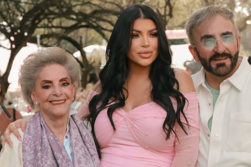 ¡Enterneció a todos! Nace hija de Vicente Fernández Jr., y primera foto de Doña Cuquita con su nieta causa furor