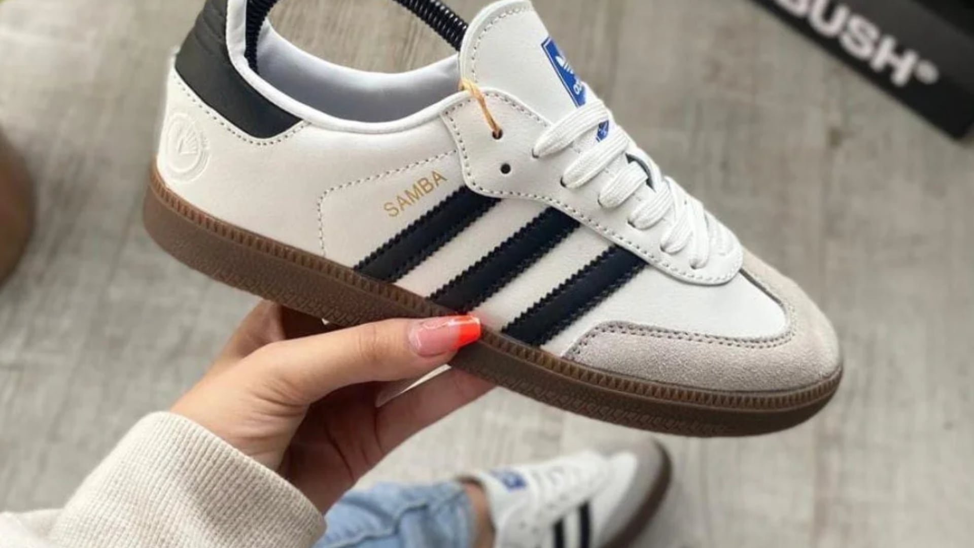 Las tradicionales zapatillas deportivas Adidas Samba llegan renovadas y el nuevo color será la sensación en el 2025.