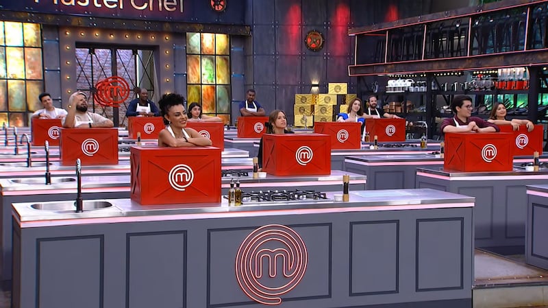 Reto de caja misteriosa roja