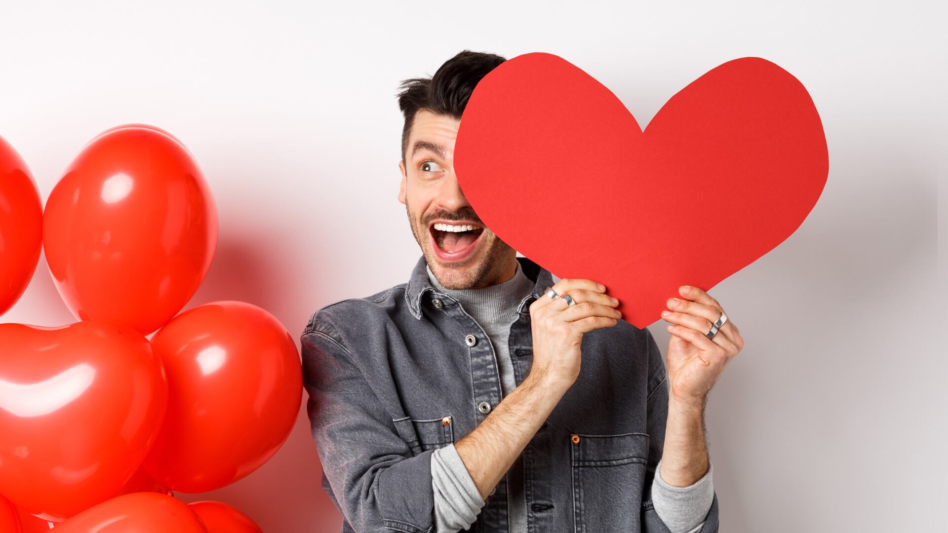 Las señales que envía un hombre enamorado.