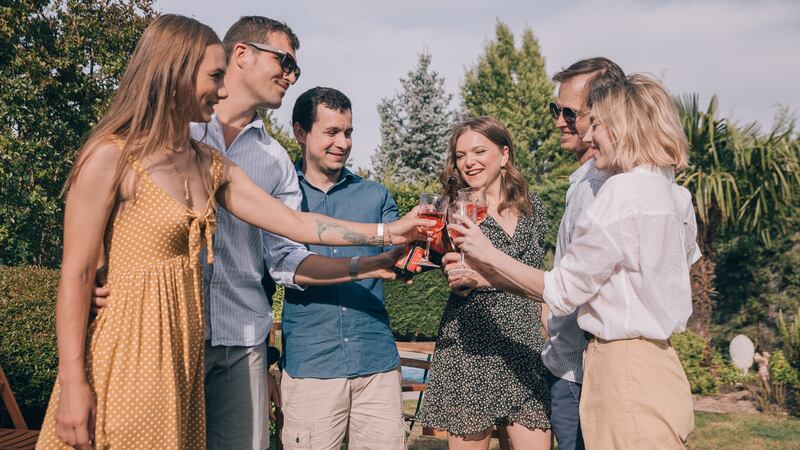 Los reencuentros con amigos contribuyen a crear energías positivas