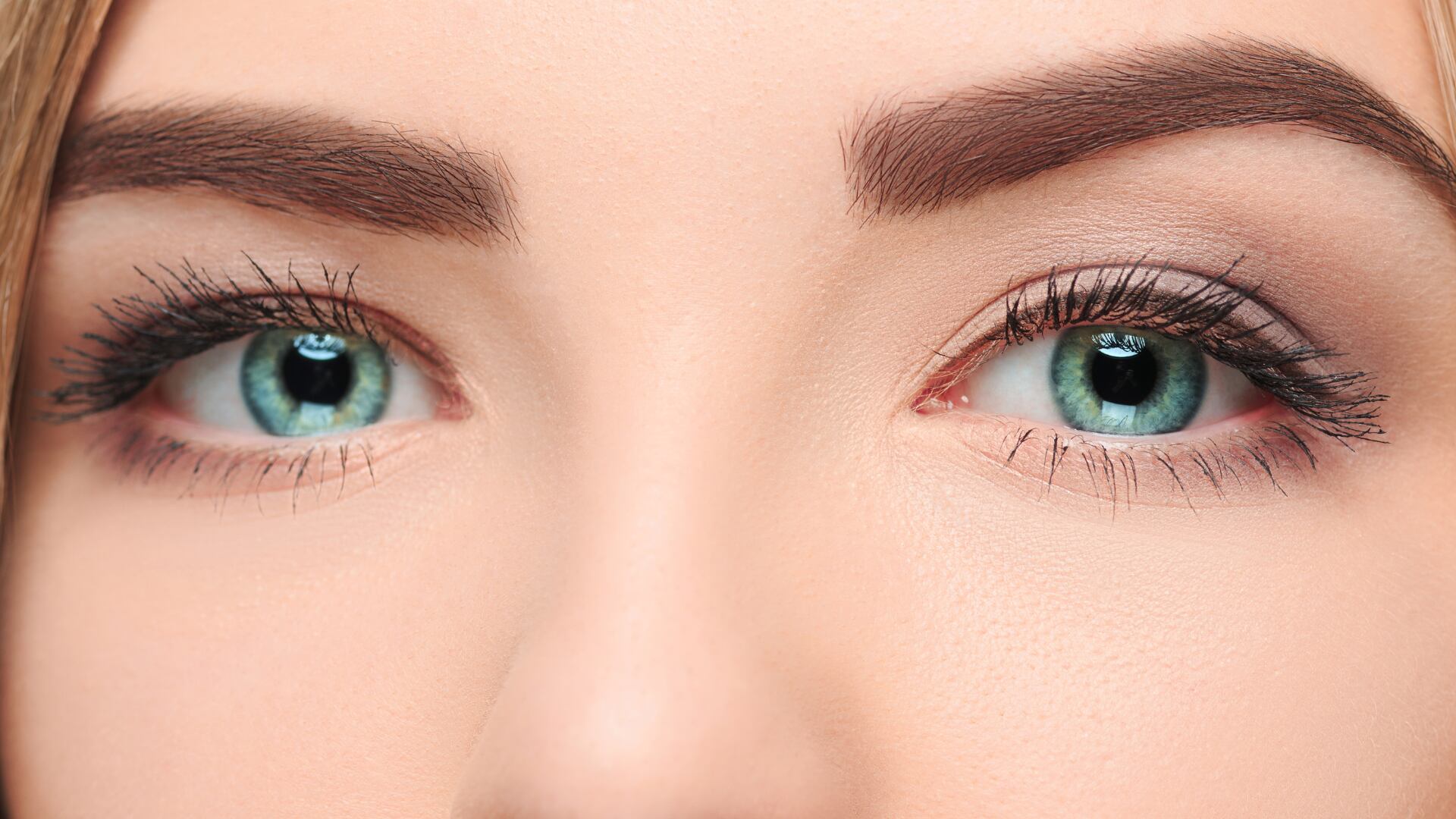 Queratopigmentación, el cambio de color de ojos que es tendencia pese a los riesgos.