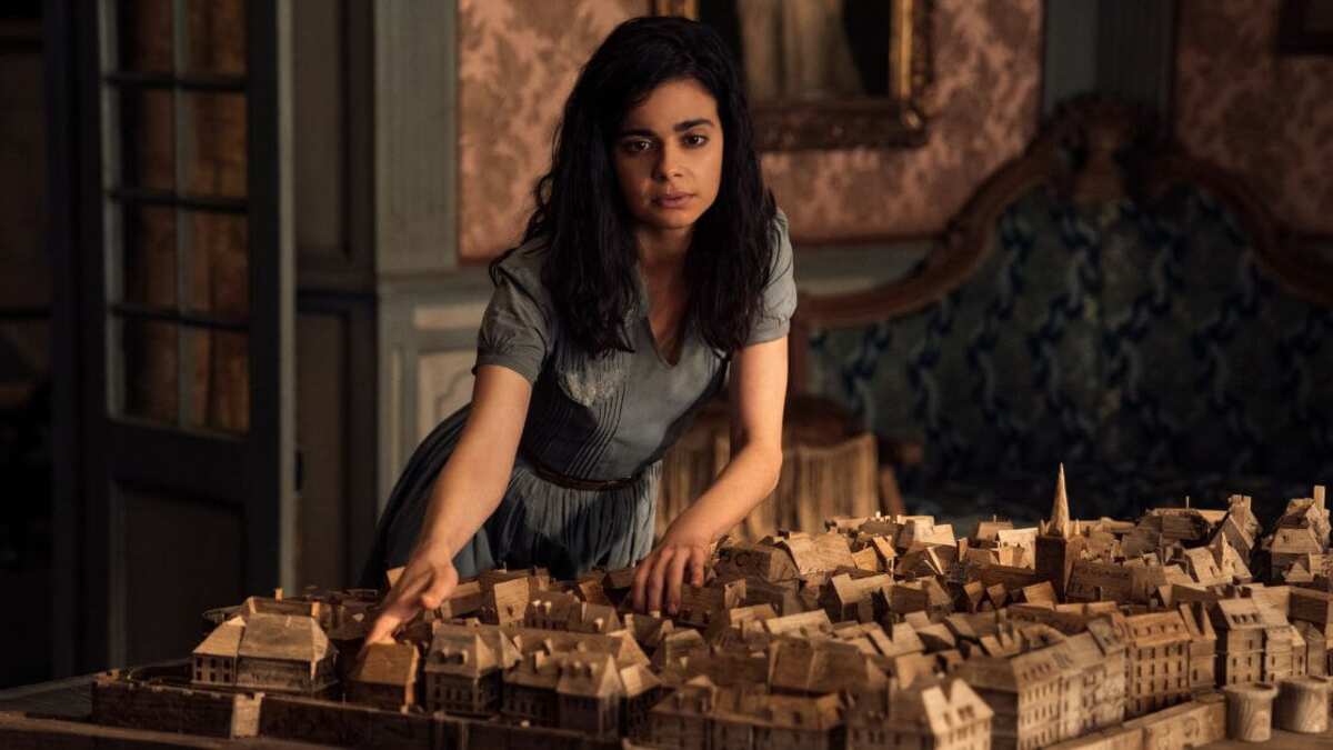 Aria Mia Loberti es la protagonista de 'La luz que no puedes ver'