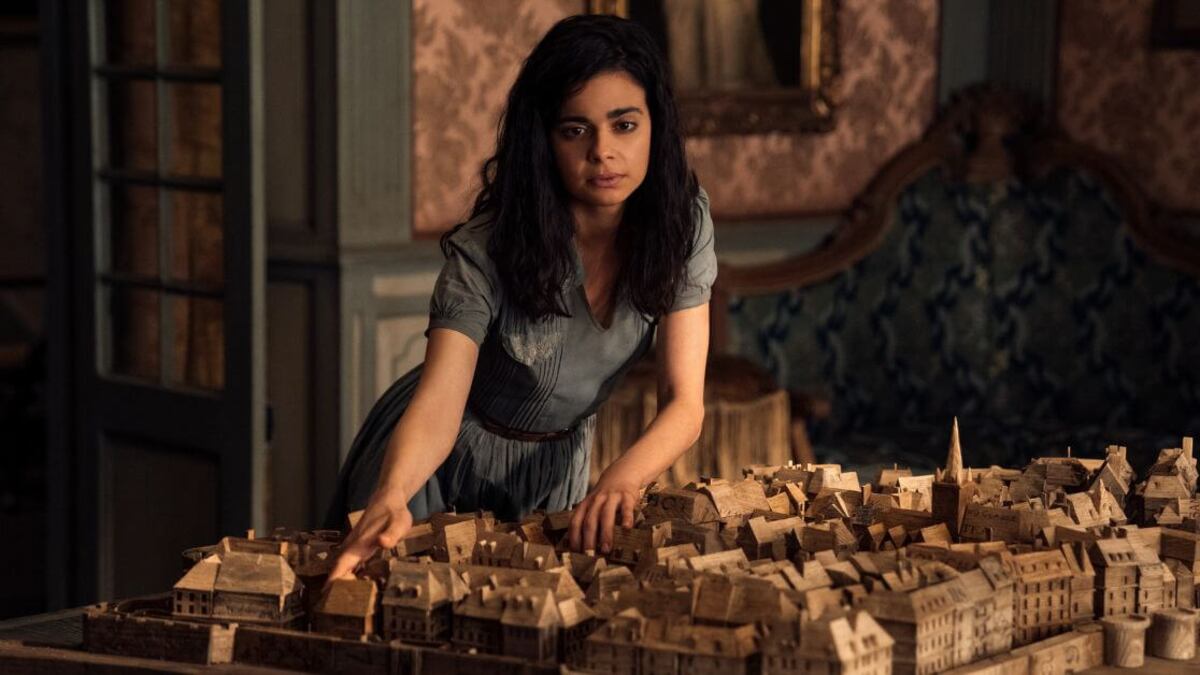 Aria Mia Loberti es la protagonista de 'La luz que no puedes ver'