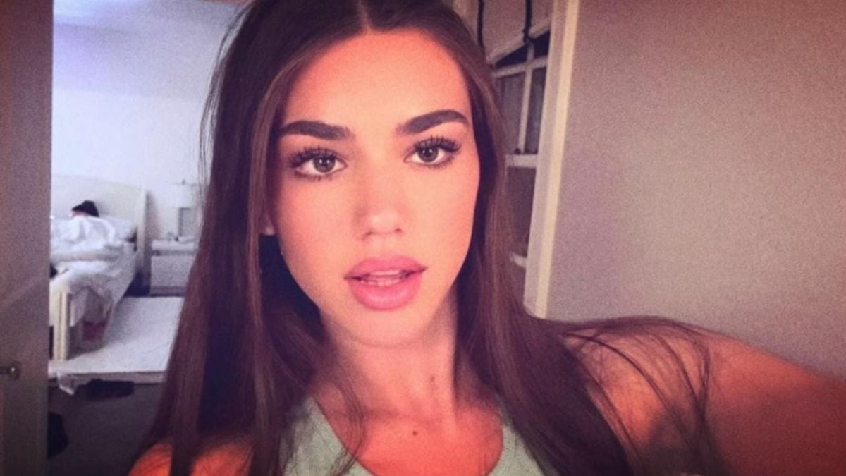 Internautas aseguran que su hija mayo es muy parecida a Adriana Lima