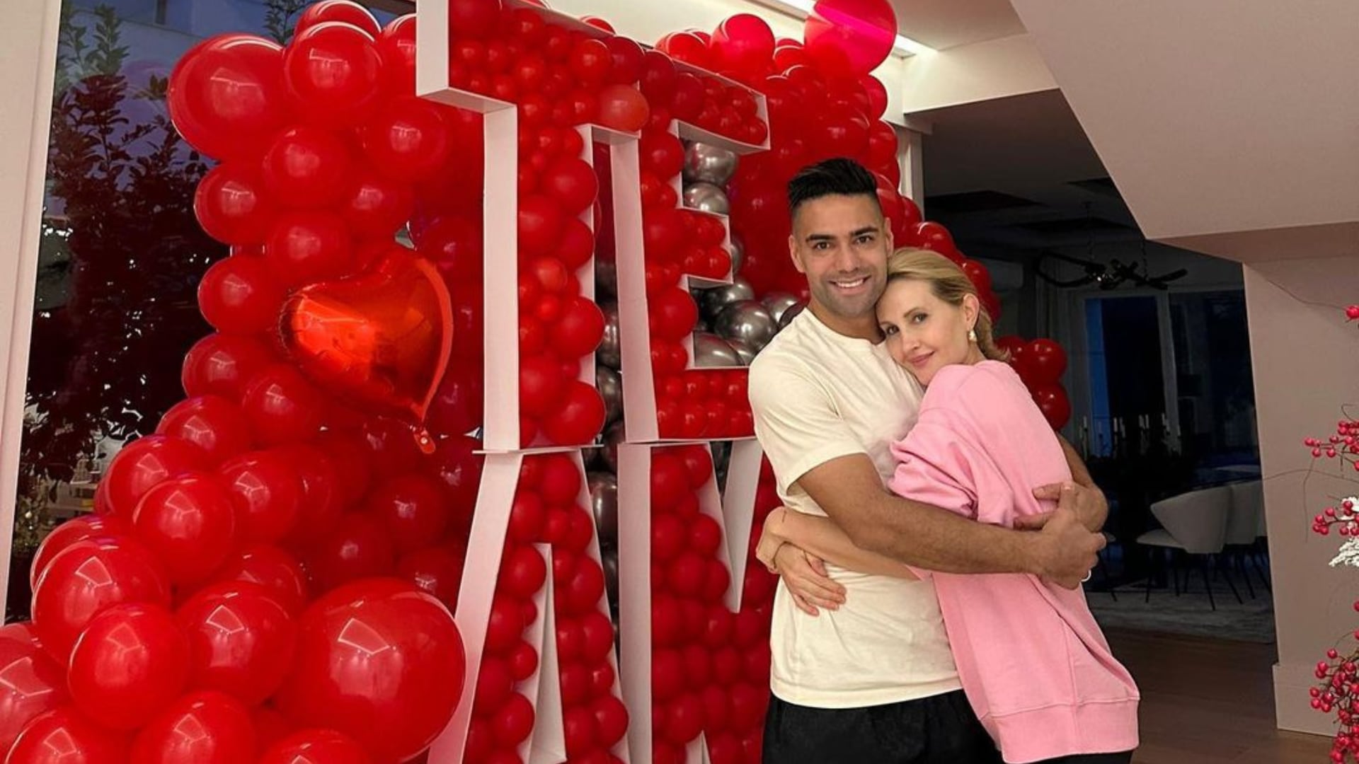 Falcao y Lorelei Tarón celebraron 'por lo alto' su aniversario