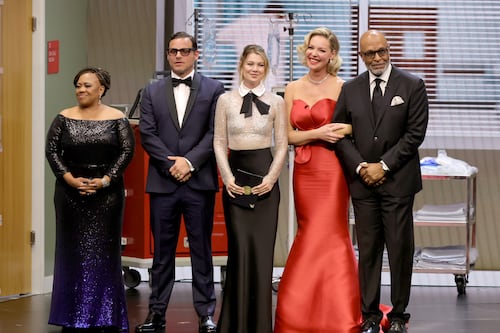 Reencuentro del elenco de Grey’s Anatomy conmueve a fans durante Premios Emmy 