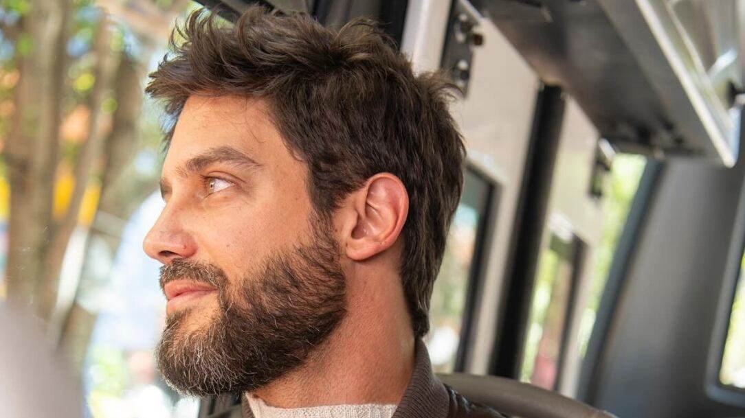 Él es el actor argentino que está haciendo suspirar en ‘Rojo Carmesí’