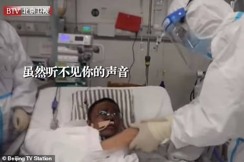 Superaron el coronavirus pero quedaron irreconocibles: el extraño cambio en el color de la piel de médicos sobrevivientes de Wuhan