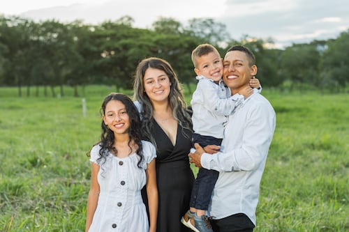 El sueño de una familia: Ecuador debate ley para que las adopciones no duren años