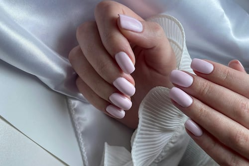 Las uñas ‘ojo de gato’ que serán tendencia en 2026: son diferentes y bonitas