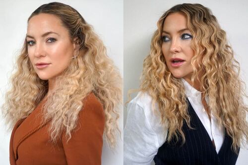 Kate Hudson en cárdigan largo marrón y pants blancos tiene el look relajado más chic