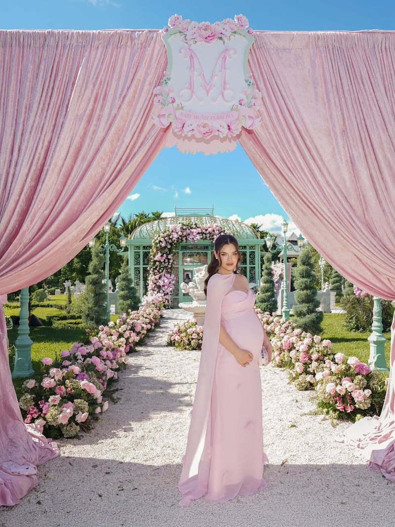 Así fue el espectacular look de Nadia Ferreira en el baby shower de su hija