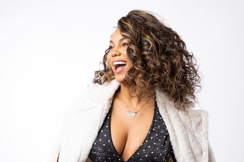 Tras estreno de Fiebre de Baile, Betsy Camino lanza potente mensaje: “Hablar del físico es cavernícola”