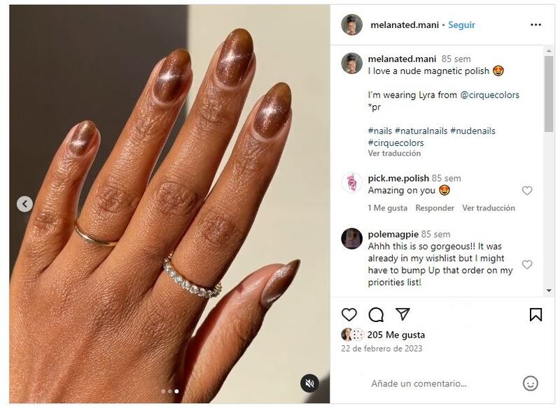 Las uñas de terciopelo son una de las tendencias más elegantes de finales de 2024