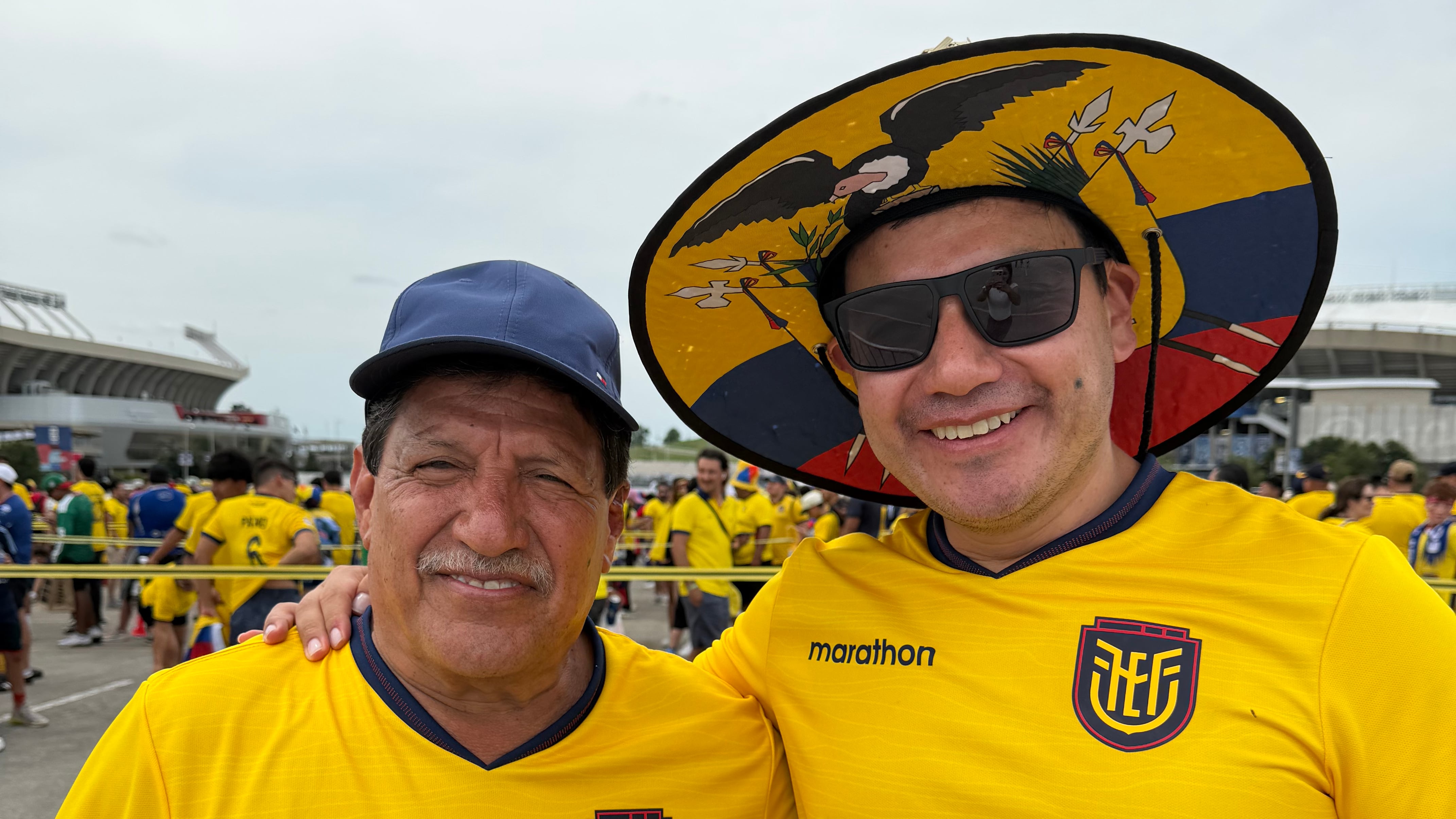 Los padres e hijos que cumplen el sueño de vivir un Mundial juntos