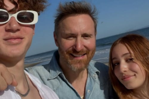 El momento más dulce de Coachella: David Guetta detiene su show para dedicarle un corazón a su hija entre el público