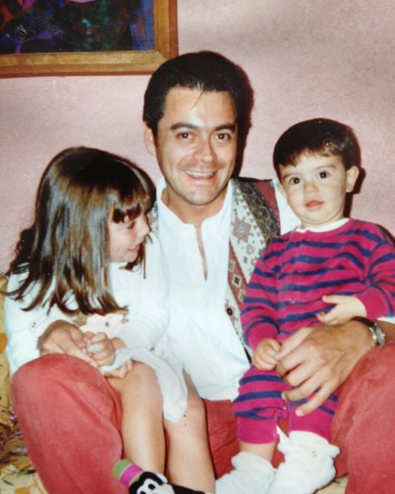 Roberto Blandón y sus hijos cuando eran niños