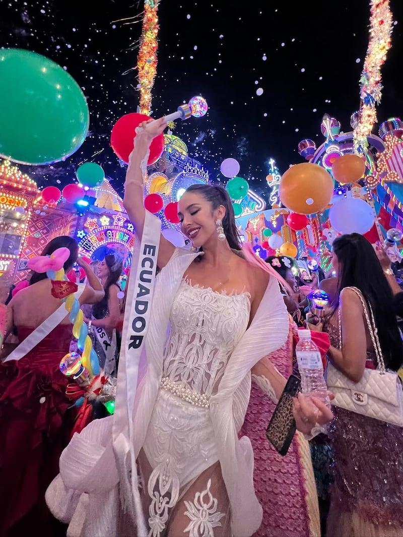 Nadia Mejía en el Carnaval Magic Phuket