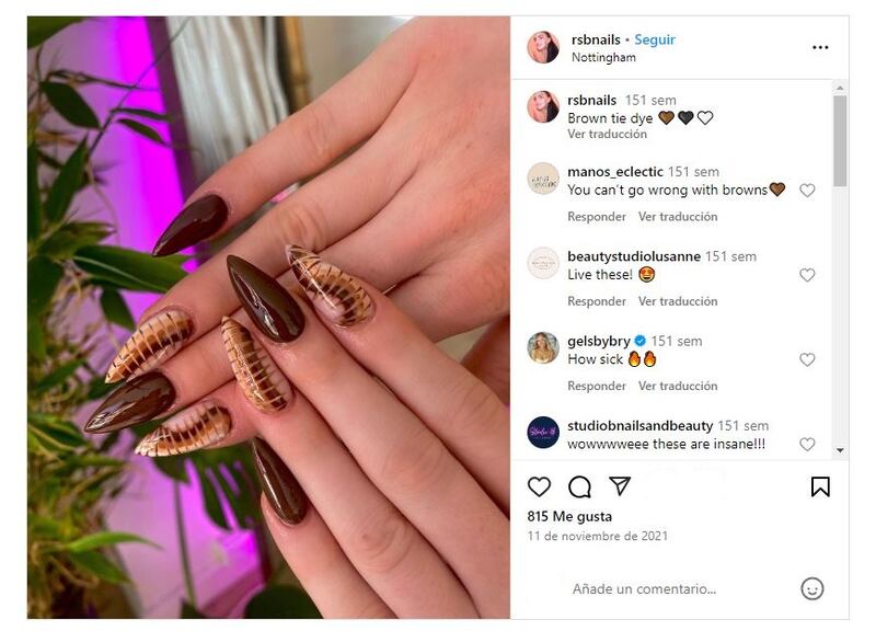 Las 'tie-dye nails' son la tendencia del verano que se llevará en otoño, según Dua Lipa