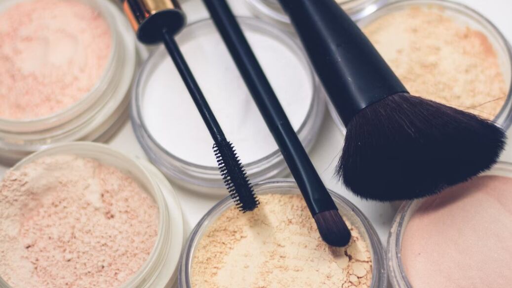 Con exceso de maquillaje, cualquier rostro cambia