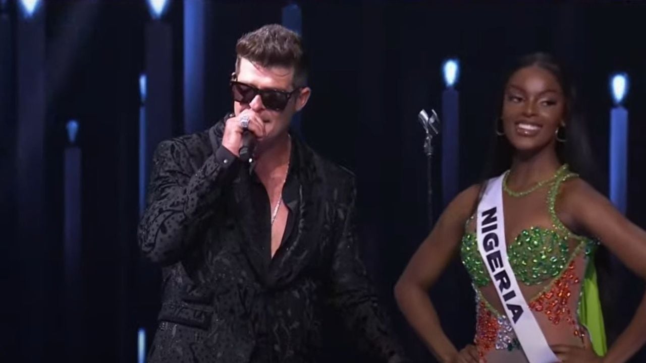 Usuarios de redes sociales criticaron la presentación de Robin Thicke en Miss Universo, tras haber sido acusado de misógino.