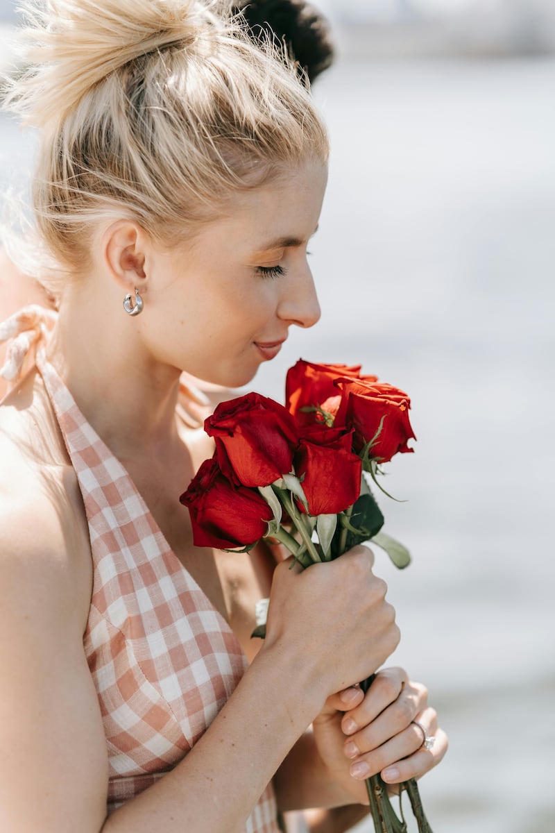 ¿Por qué se regalan rosas rojas el 23 de abril?