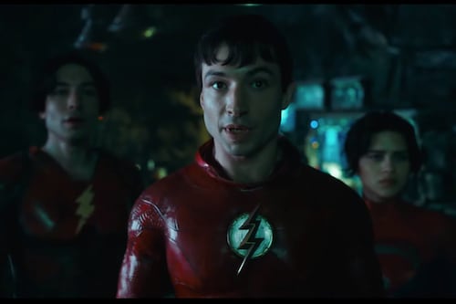 Ezra Miller sorprende a los medios al reaparecer en el estreno de ‘The Flash’