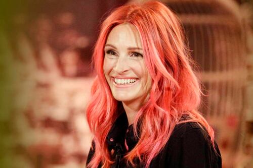 ¿Quieres modernizar tu tono rubio? El “coral blonde” es la opción en tendencia