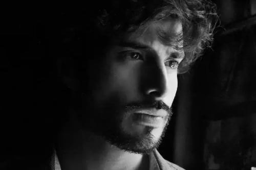 Sin dientes y en cabestrillo: Las impactantes imágenes de José Ángel Bichir tras caer de un tercer piso