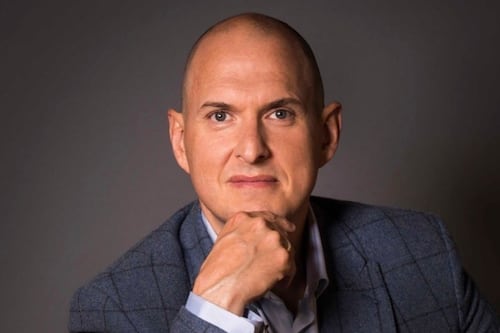 Hijo de Andres Parra no le seguirá los pasos en la actuación, esta la prestigiosa profesion de la que se graduó