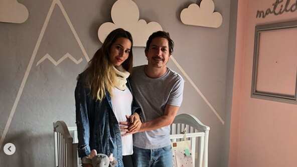 Alejandro Riaño presentó a sus bebés