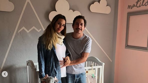 Alejandro Riaño presentó a sus bebés