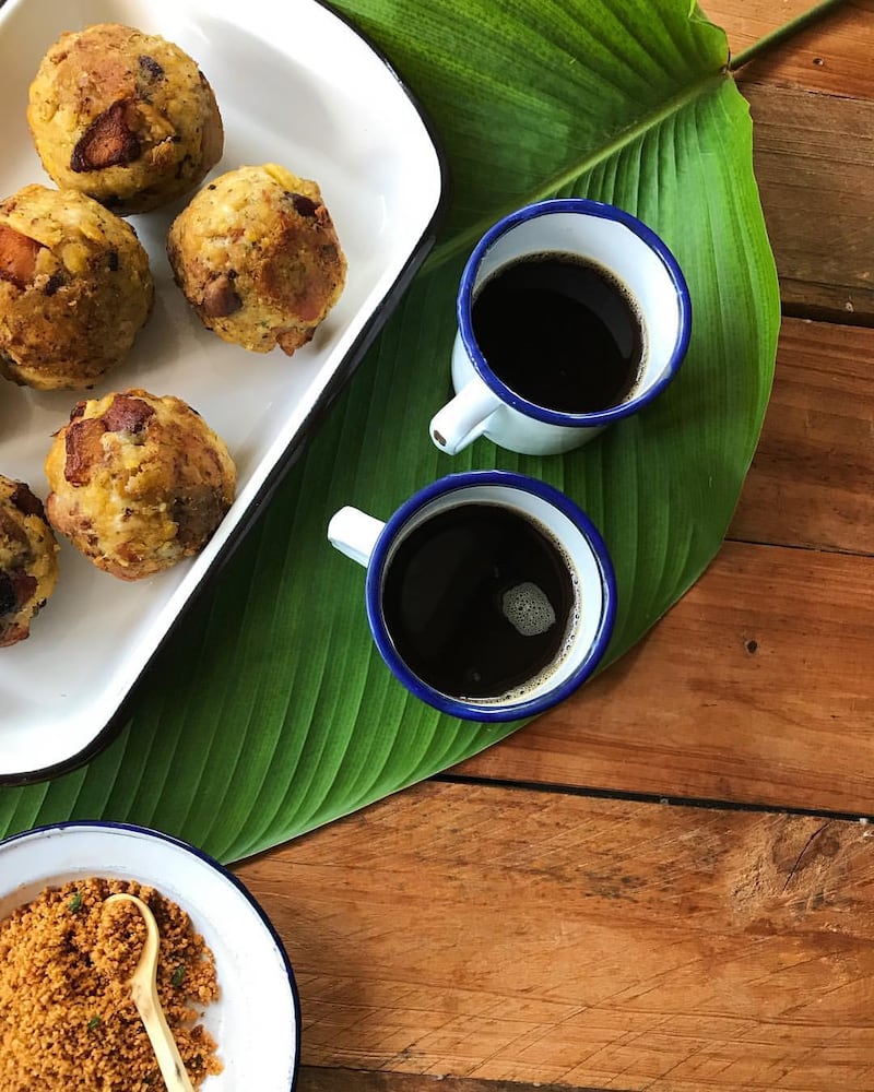 Bolón con café