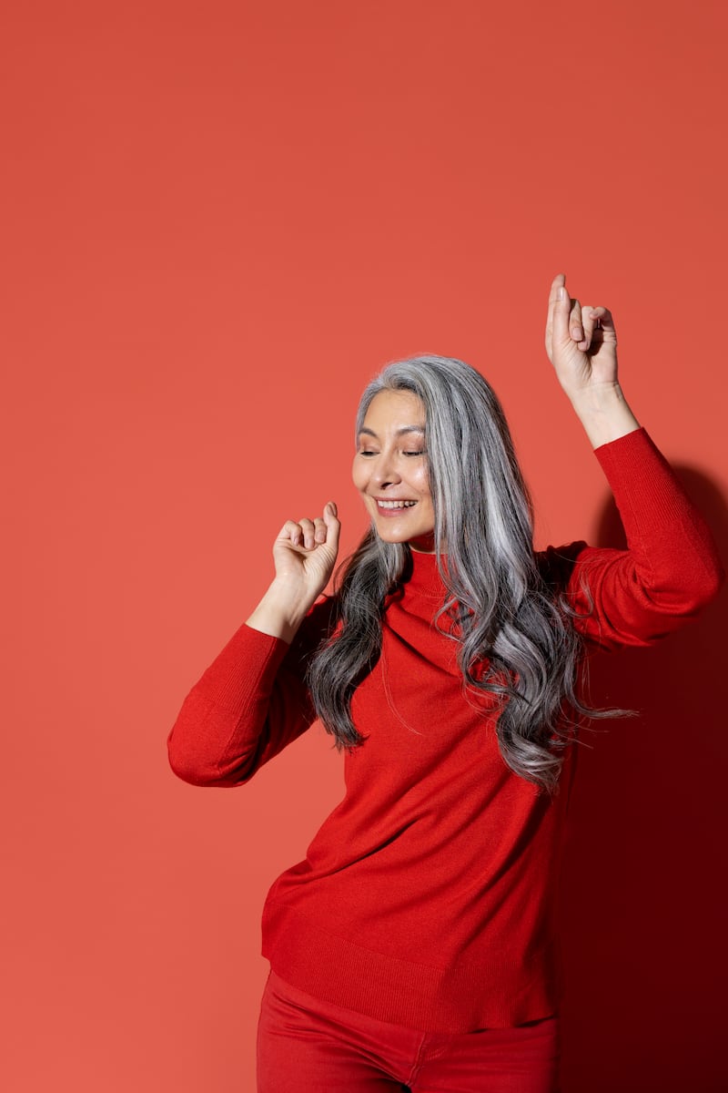 ¿Las canas pueden revertirse? La ciencia hace asombroso descubrimiento