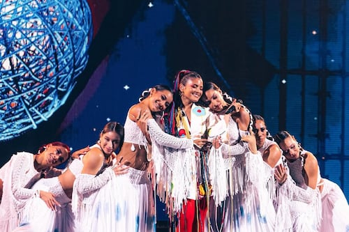 La ecuatoriana Brenda vuelve a brillar en la Quinta Vergara y adelanta su nueva música con un pasillo lleno de alma