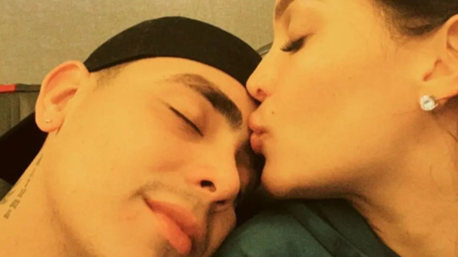 Andrea Valdiri no es muy expresiva en el amor con Felipe Saruma y es criticada por eso.