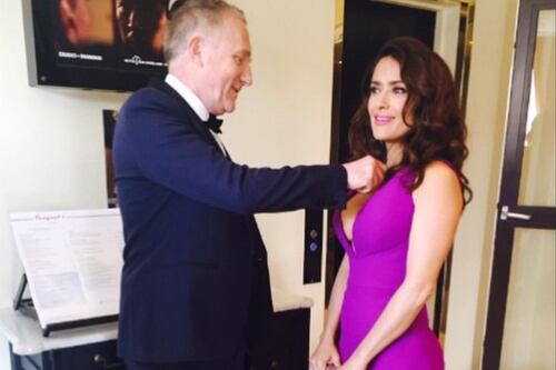 Salma Hayek sorprende con atrevido y vanguardista cambio de look