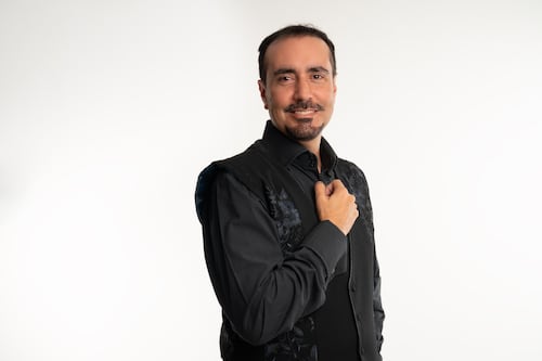 Carlos Grijalva celebra 25 años de música con gira internacional, nuevo disco y un emotivo homenaje a Paulina Tamayo