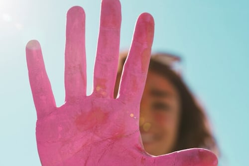 La madre de Evelyn Flores pide justicia por el femicidio de su hija en Ecuador