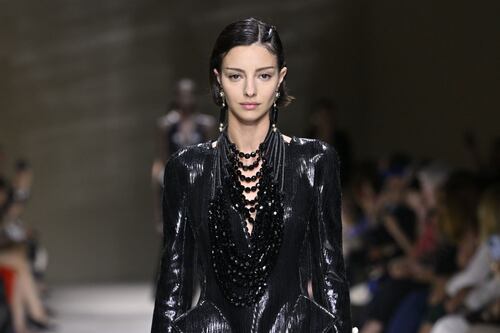 Muere joven modelo tras descubrir un tumor cerebral del tamaño de una pelota de golf