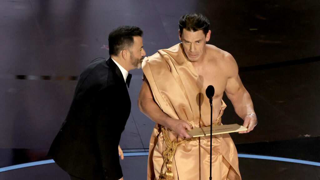 John Cena y Jimmy Kimmel en los Premios Óscar.