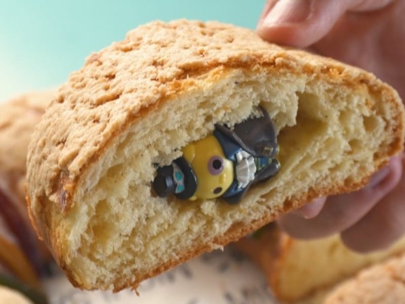 Rosca de reyes con figura de gato