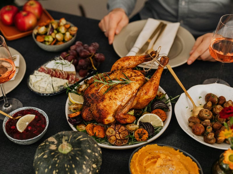 ¡Diciembre feliz, estómago feliz! Consejos prácticos para disfrutar las fiestas sin sufrir después