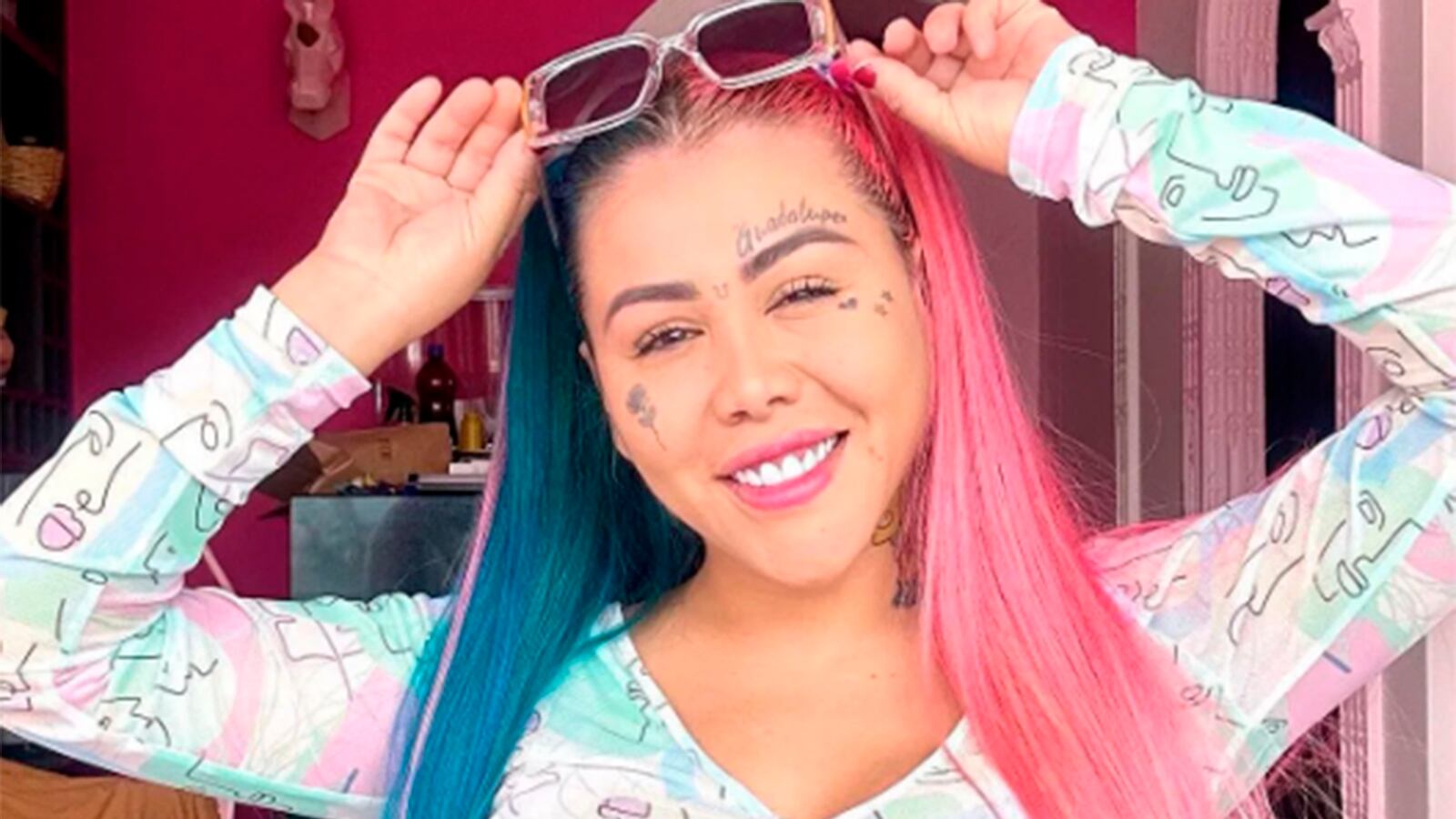 Yina Calderón anuncia semidesnuda que ahora sí mostrará todas sus cirugías en su nuevo negocio.