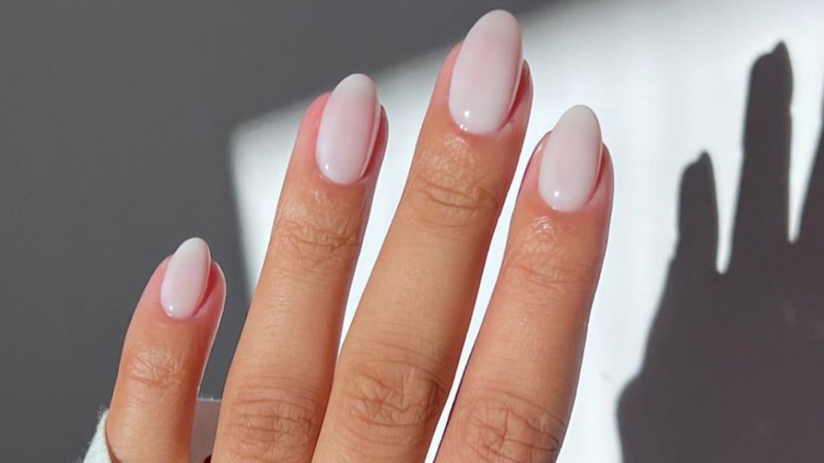 Las uñas 'milky' son elegantes, minimalistas y funcionan para cualquier evento