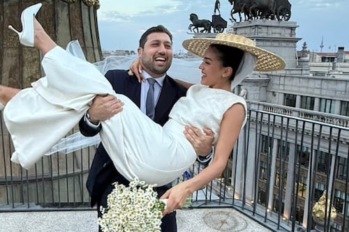 El gesto de Ale Capetillo a su esposo por el que la señalaron de “ignorarlo”