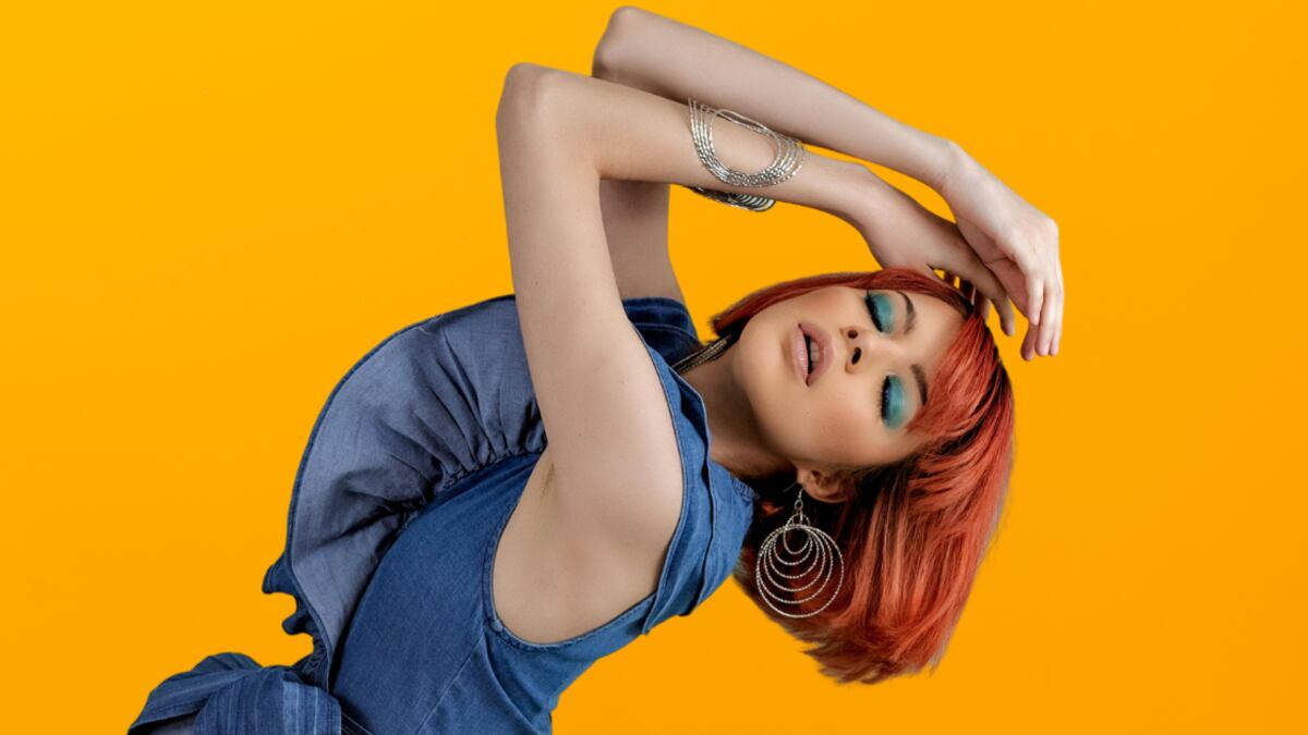 Los vestidos de mezclilla serán tendencia y así los puedes llevar.