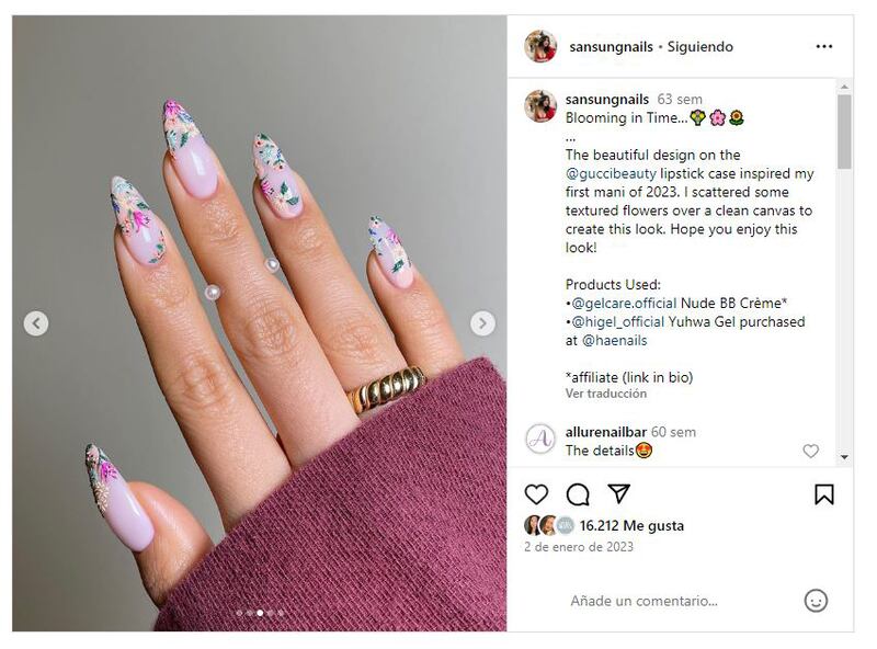 Las uñas con flores son un clásico de la temporada primaveral