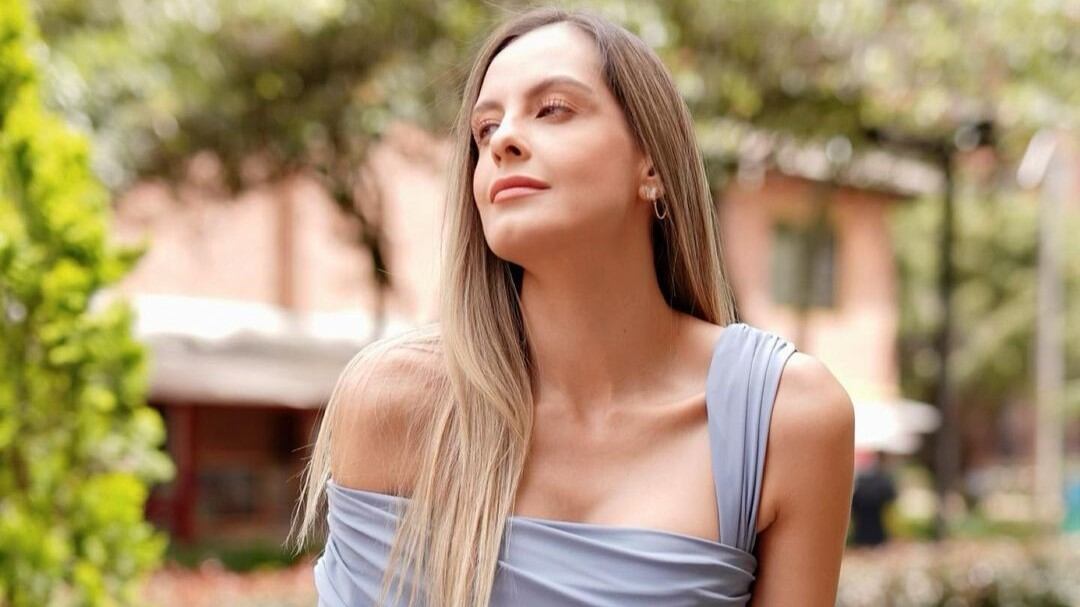 Con un mensaje que llama a la reflexión es como la bella Laura Acuña acompañó una de sus más recientes fotografías.